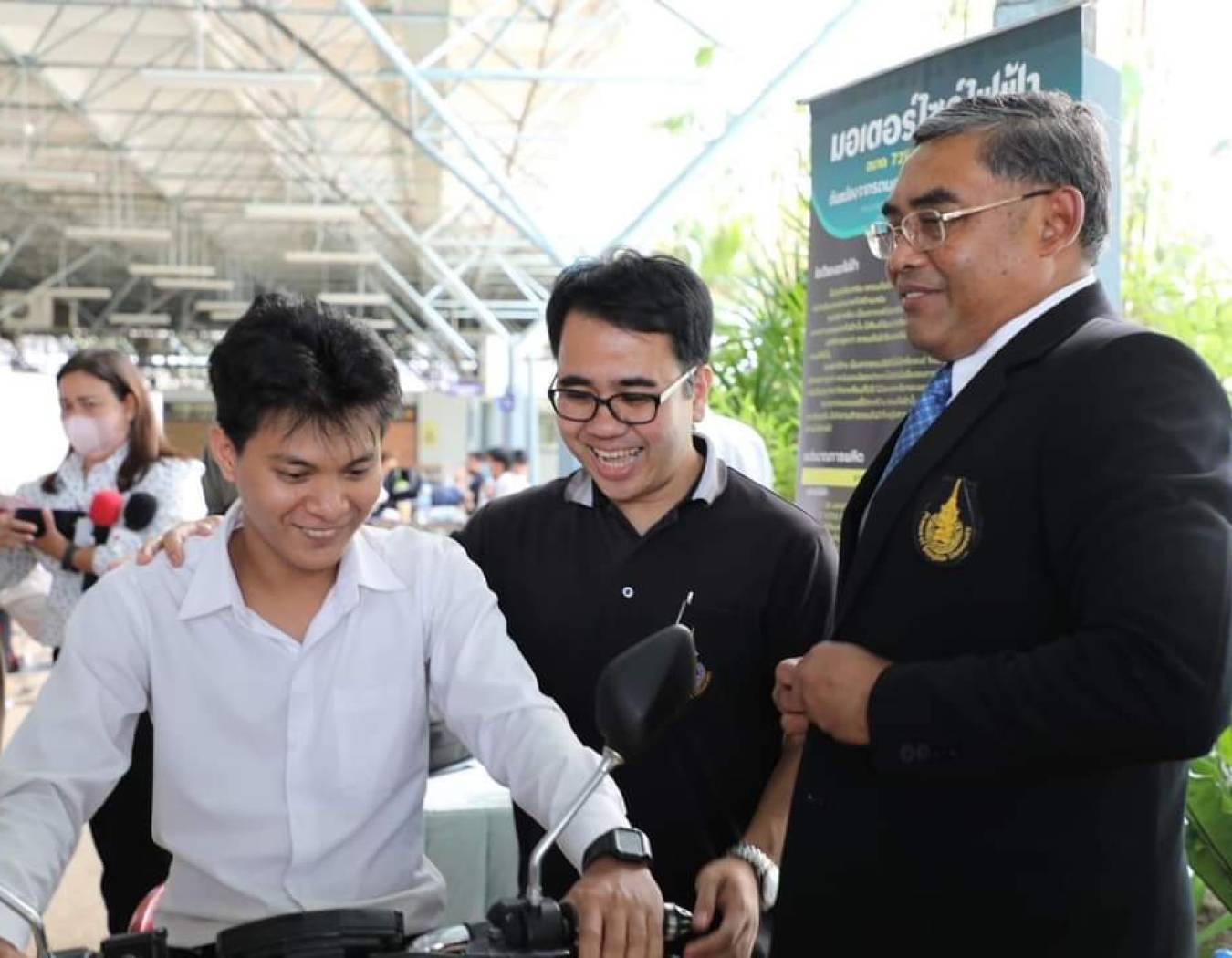 การนำเสนอผลงานรายวิชาโครงงาน ประจำภาคการศึกษาที่ 2/2565