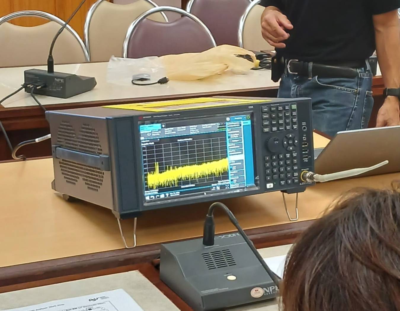 ตรวจรับและแนะนำการใช้เครื่องมือ Spectrum analyzer 