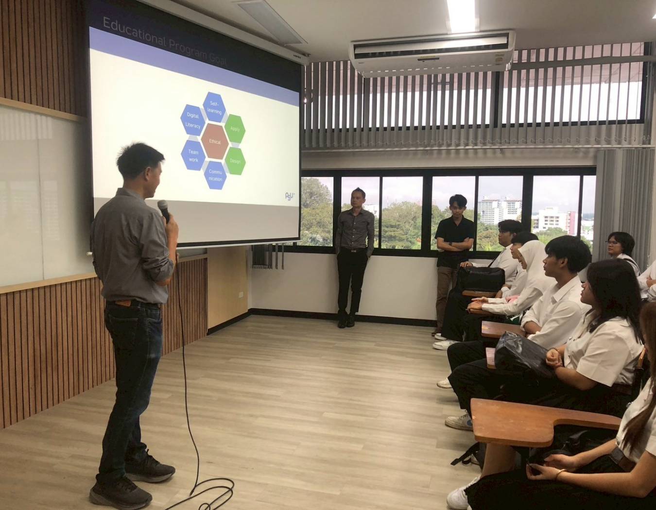 วันที่ 17 - 18  พฤศจิกายน 2568  สาขาวิชาวิศวกรรมไฟฟ้าและชีวการแพทย์ จัดกิจกรรมปฐมนิเทศนักศึกษา ปี 1-ปี4 