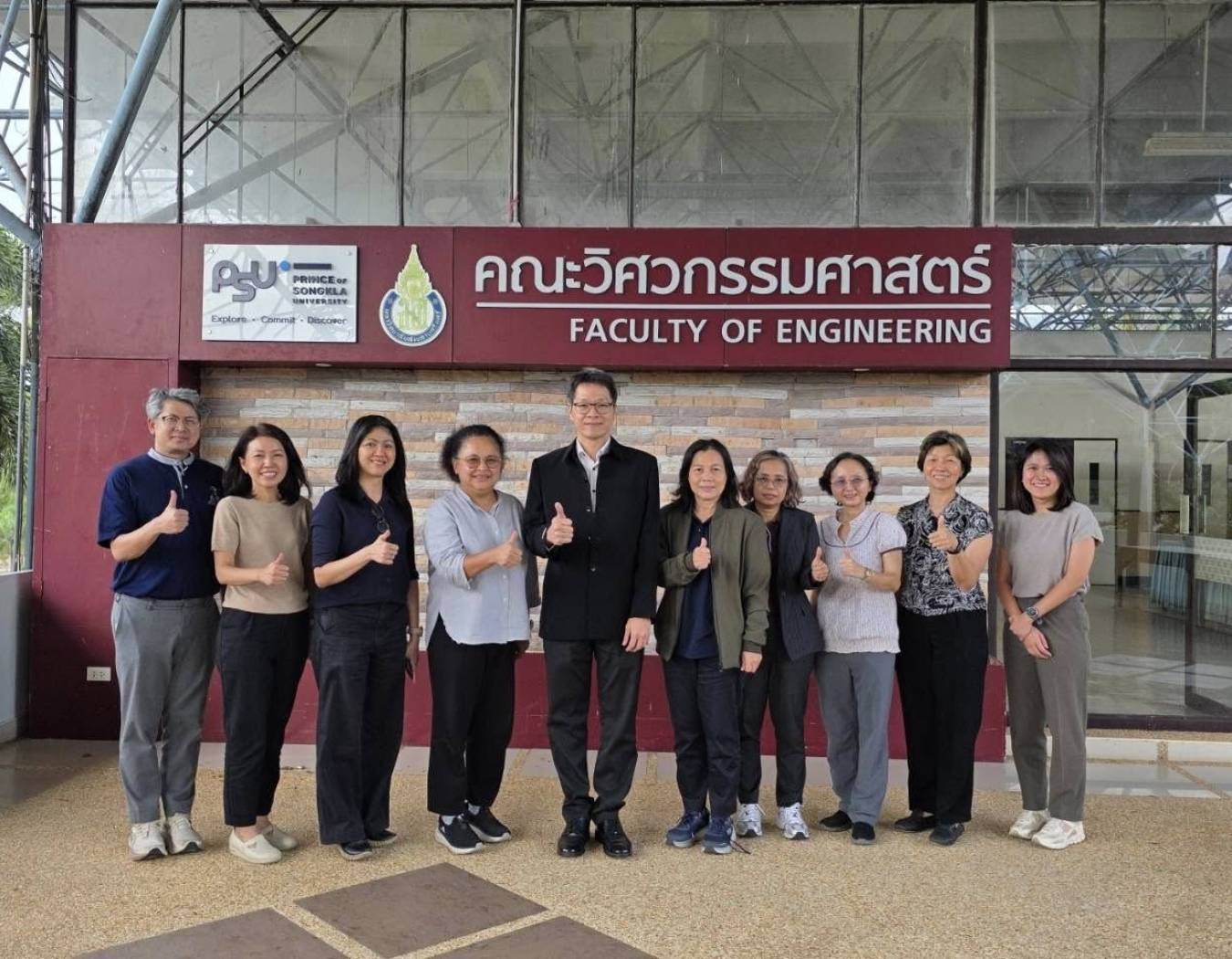 พบปะพูดคุยและแลกเปลี่ยนแนวคิดด้านงานวิจัยกับคณาจารย์ของสาขาวิชา กับคุณสหพันธ์ ลีลาปัญญาภรณ์ ผู้จัดการอาวุโส – ส่วนงานขายผลิตภัณฑ์พิเศษ จาก บริษัท ทิปโก้แอสฟัลท์ จำกัด (มหาชน)