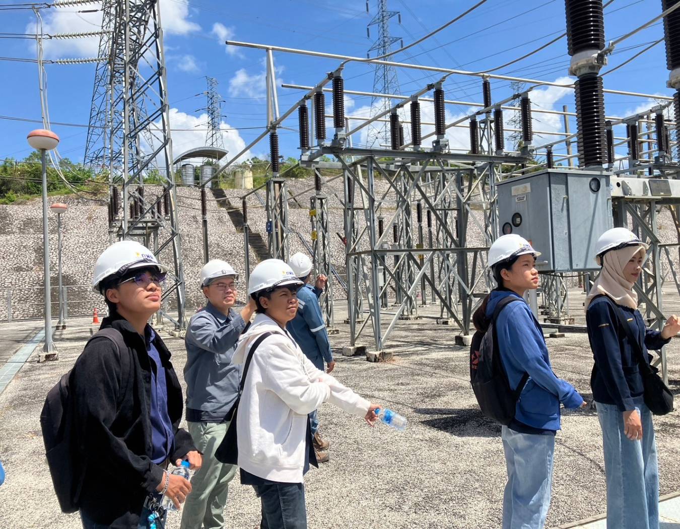 นักศึกษาปี 4 สาขาวิชาวิศวกรรมไฟฟ้า ดูงาน ณ สถานีไฟฟ้าแรงสูงหาดใหญ่ 2